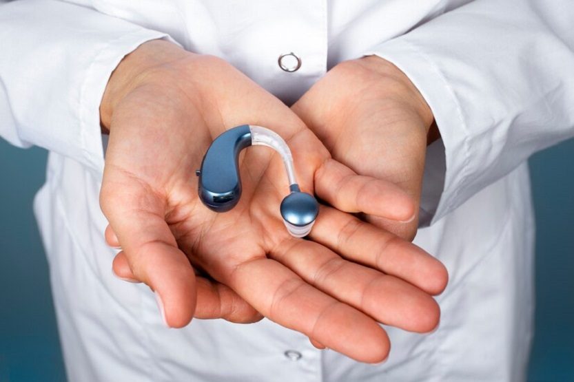 Lee más sobre el artículo Audífonos recargables vs a audífonos de pilas: ventajas y diferencias
