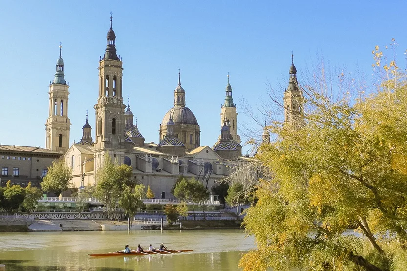 En este momento estás viendo Descubriendo Zaragoza: Un viaje fascinante por la Ciudad de las Maravillas