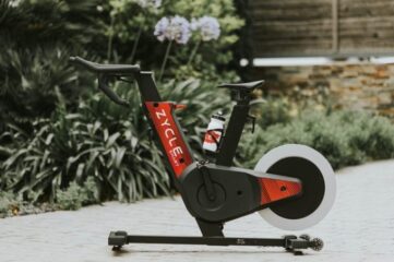 ZBike 2.0, la renovada bici indoor de ZYCLE con ajuste automático de la resistencia