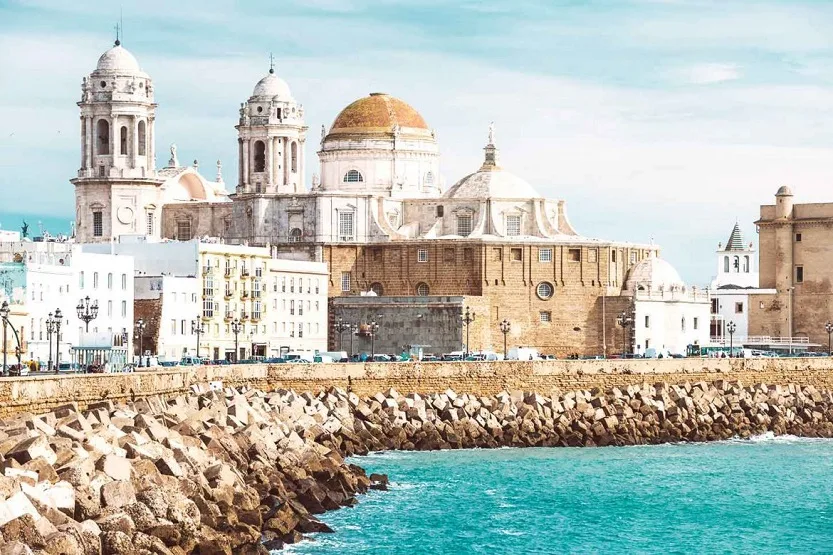 Lee más sobre el artículo Vacaciones en Cádiz este verano