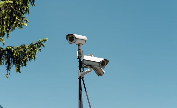 Cámaras de seguridad conectada (Michal Jakubowski Unsplash)