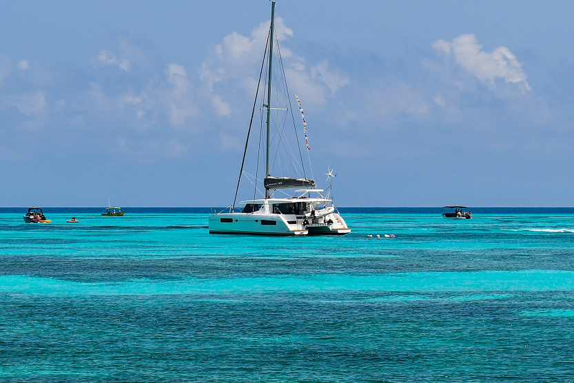 Lee más sobre el artículo Catamarán en Isla Mujeres Cancún y mucho más