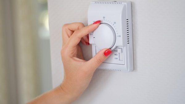 Controlar la calefacción y el aire acondicionado te ayuda mucho a ahorrar en la facutra de luz