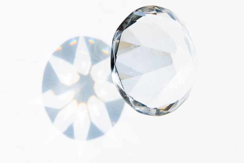 Lee más sobre el artículo ¿Cómo elegir un diamante para una persona especial?