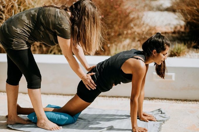 Entrenador personal entrenadora personal (Annie Spratt Unsplash)