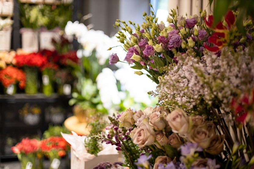 Lee más sobre el artículo ¿Cuál es la mejor manera de enviar flores a un tanatorio?