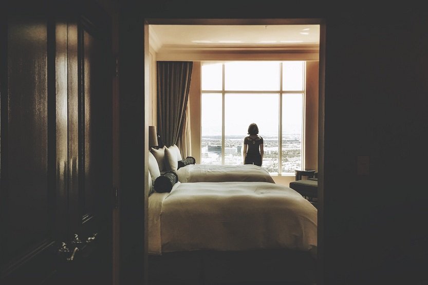 Lee más sobre el artículo Cambio de sábanas en un hotel. Qué dice la ley