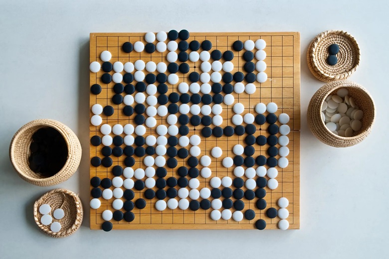 Imagen del juego de fichas Go, inspirador del código QR