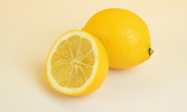 Limones (Julia Zolotova Unsplash)