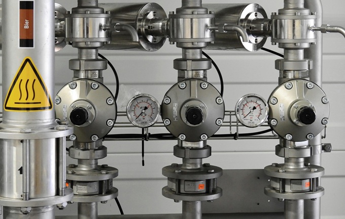 Medidores de presión en la industria química (foto Pexels)