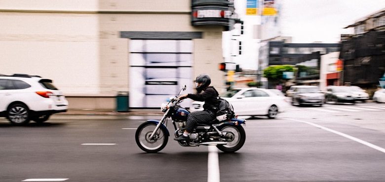 Moto en ciudad