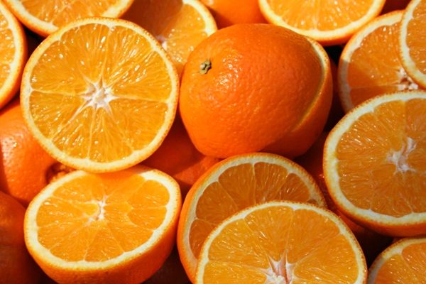 Naranjas (Sheraz Shaikh Unsplash)