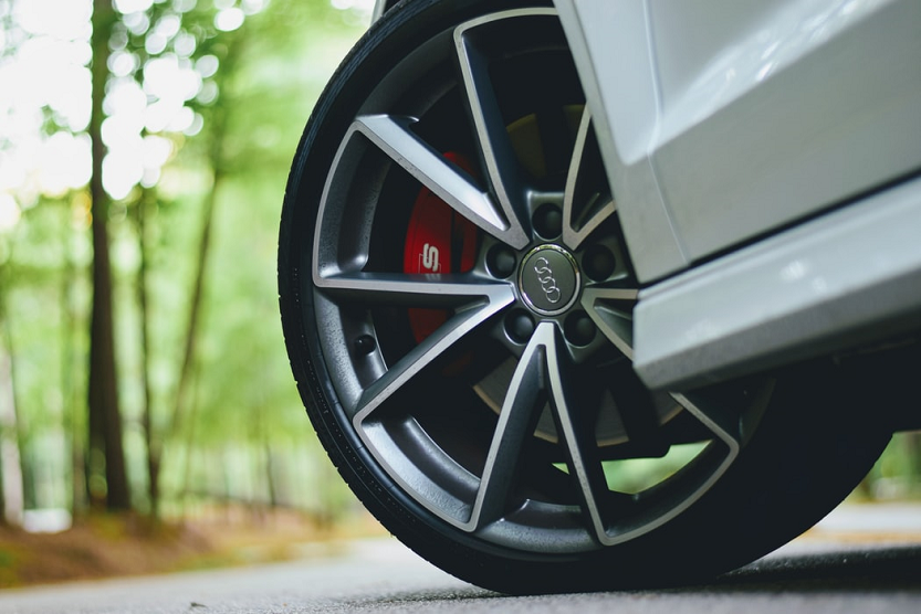 En este momento estás viendo Nueva etiqueta energética de neumáticos en los coches de la UE