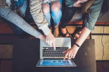 ¿Cómo ha afectado la tecnología a la interacción social en el mundo moderno?