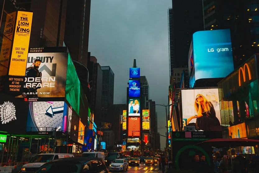 Lee más sobre el artículo Negocios con pantallas LED publicitarias para potenciar su marca