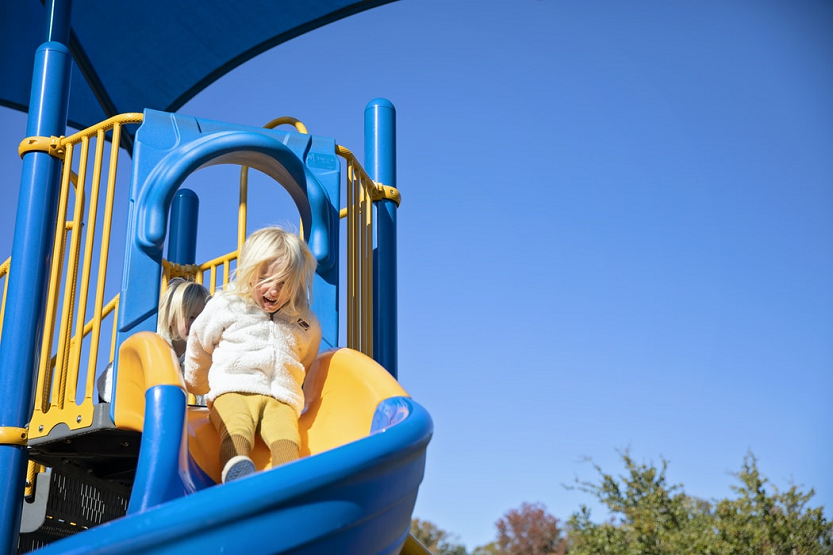 Lee más sobre el artículo Requisitos de seguridad de los parques infantiles