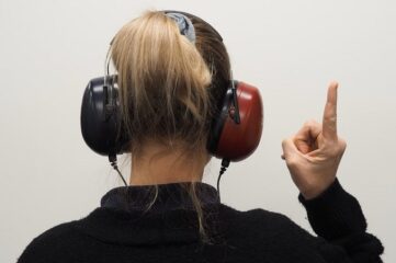 Del sonotone al audífono: remedios para los problemas auditivos