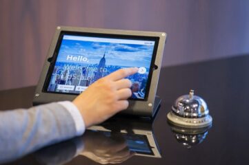 A qué hora te deben entregar una habitación de hotel por Ley