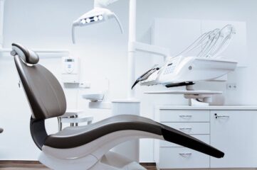 A qué se dedica un higienista bucodental