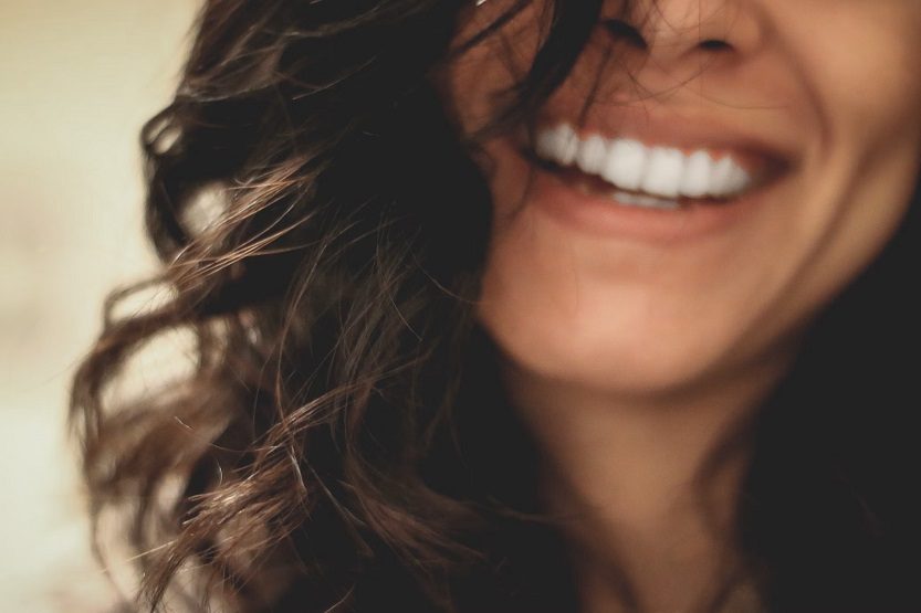 Sonrisa de mujer (Lesly Juarez Unsplash)