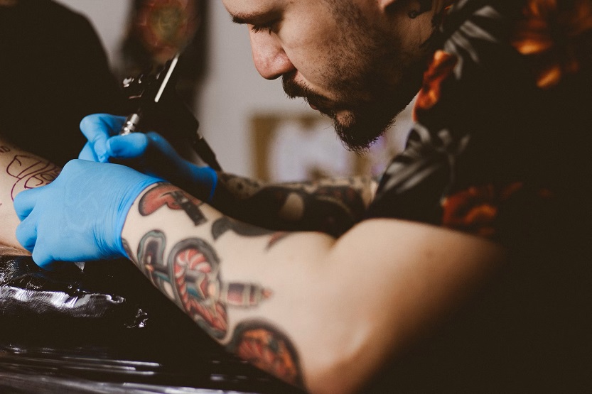 En este momento estás viendo Abrir una tienda de tatuajes en Madrid. Requisitos legales