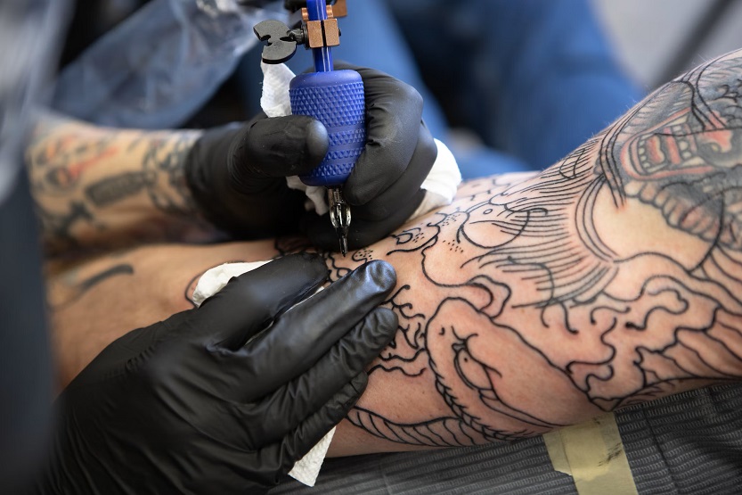 En este momento estás viendo Nueva normativa de las tiendas de tatuajes y piercing en Asturias