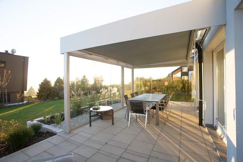 Lee más sobre el artículo Beneficios de una mesa auxiliar plegable en el jardín o terraza