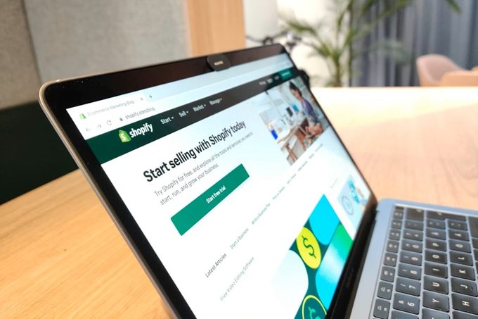 Tienda online Shopify (Hookle App Unsplash)
