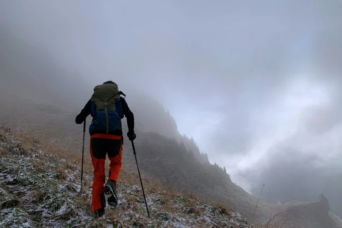 Turismo activo trekking (Stephane Fellay Unsplash)