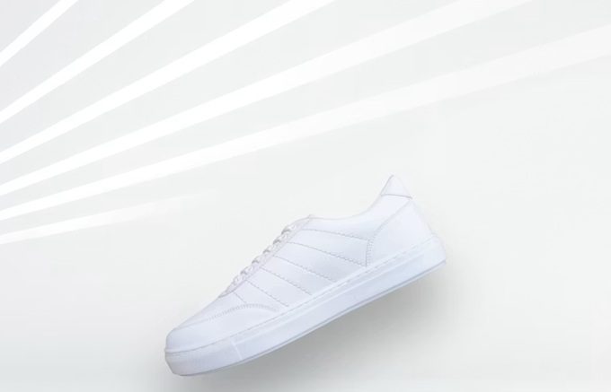 Zapatillas blancas (Mukesh Naik Unsplash)