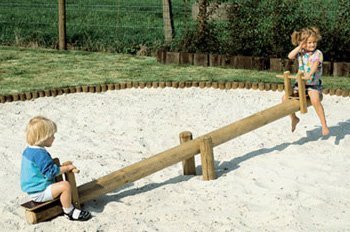 sube y baja de madera para niños