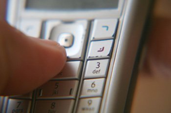 Lee más sobre el artículo Seguiremos sufriendo el roaming telefónico hasta mediados de 2017