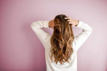 Tratamientos capilares en la peluquería: qué incluyen, cuánto dura el efecto y cómo elegir el adecuado